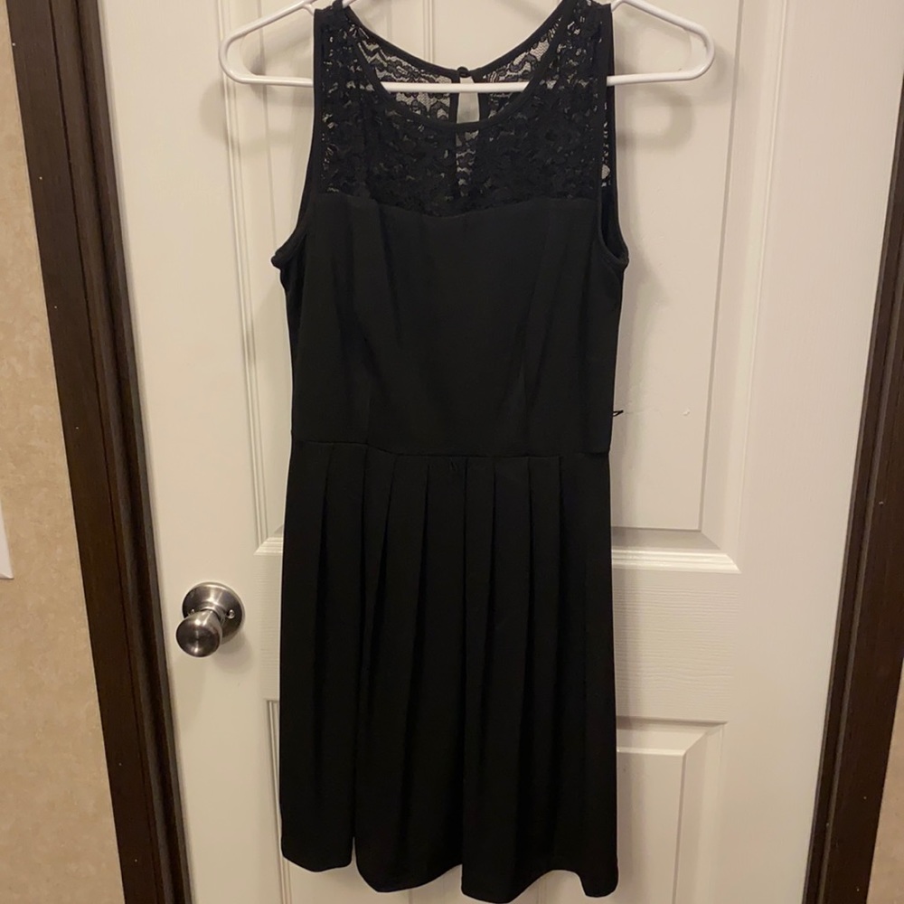 Lace Detail Sleeveless Black Dress